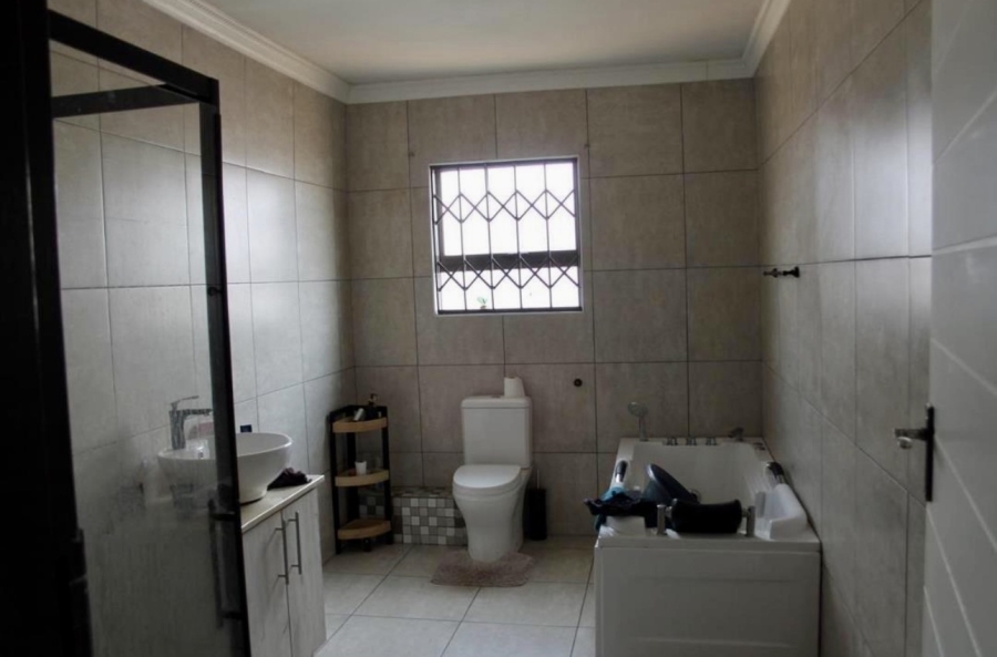 4 Bedroom Property for Sale in Mogwase North West